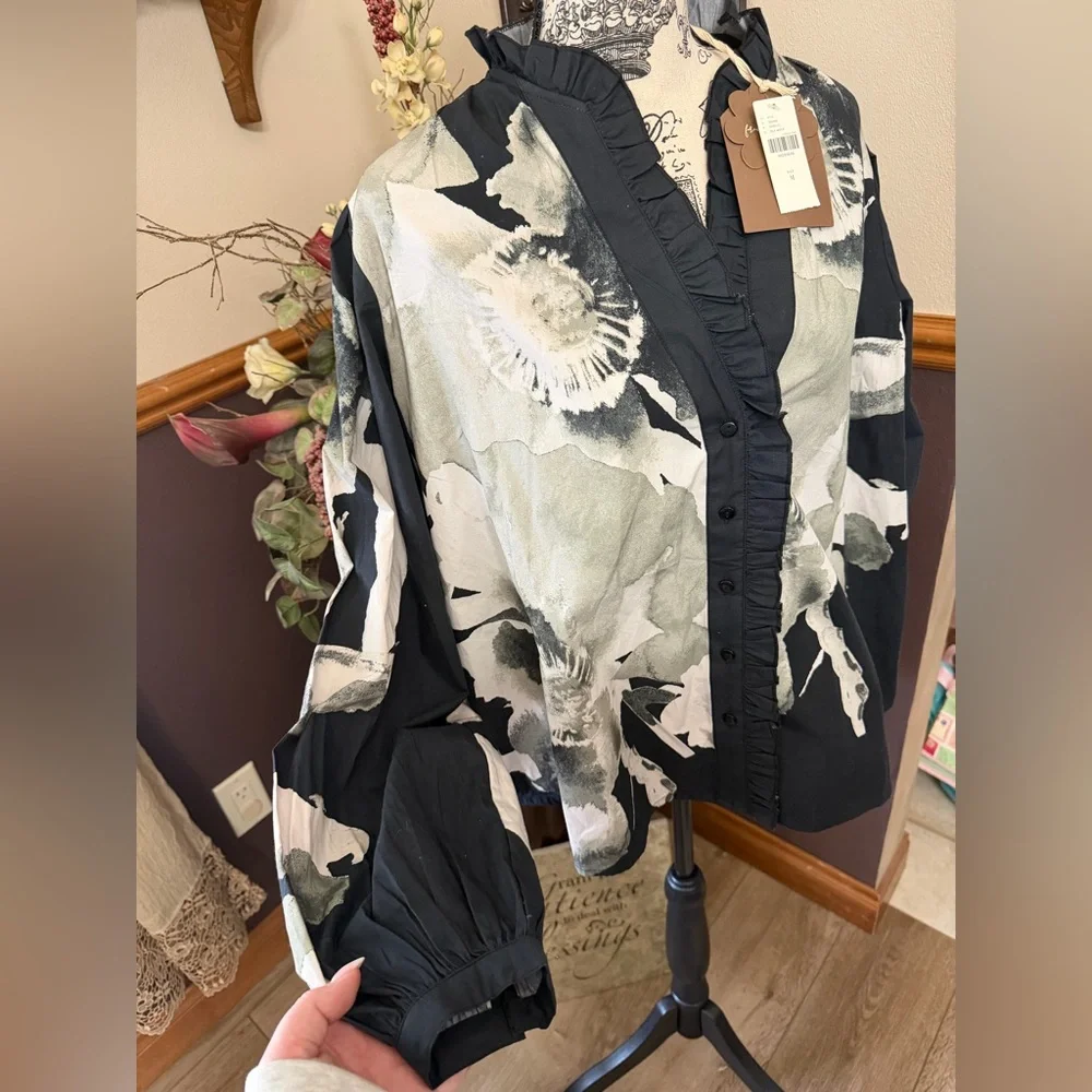 ✨NWT - Anthropologie Forever That Girl Printed Motif Ruffle Buttondown Blouse✨ - Picture 6 of 12